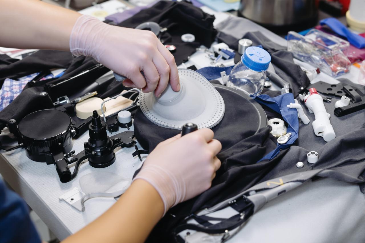 深度拆解：挂烫机内部结构大揭秘！为什么有些机器用了半年就漏水